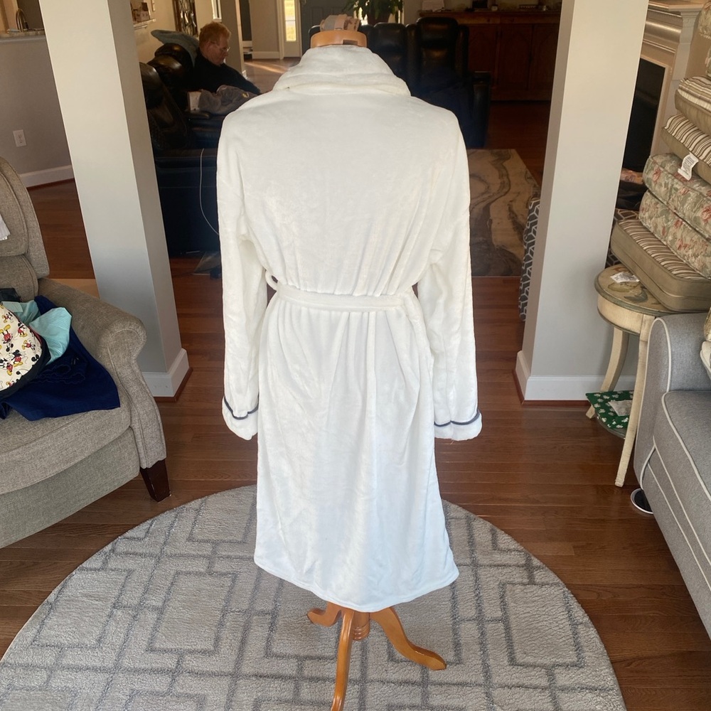 Tommy Bahama Unisex Luxury Hotel Spa Robe - White with Navy Piping - OSFM - Picture 2 of 9